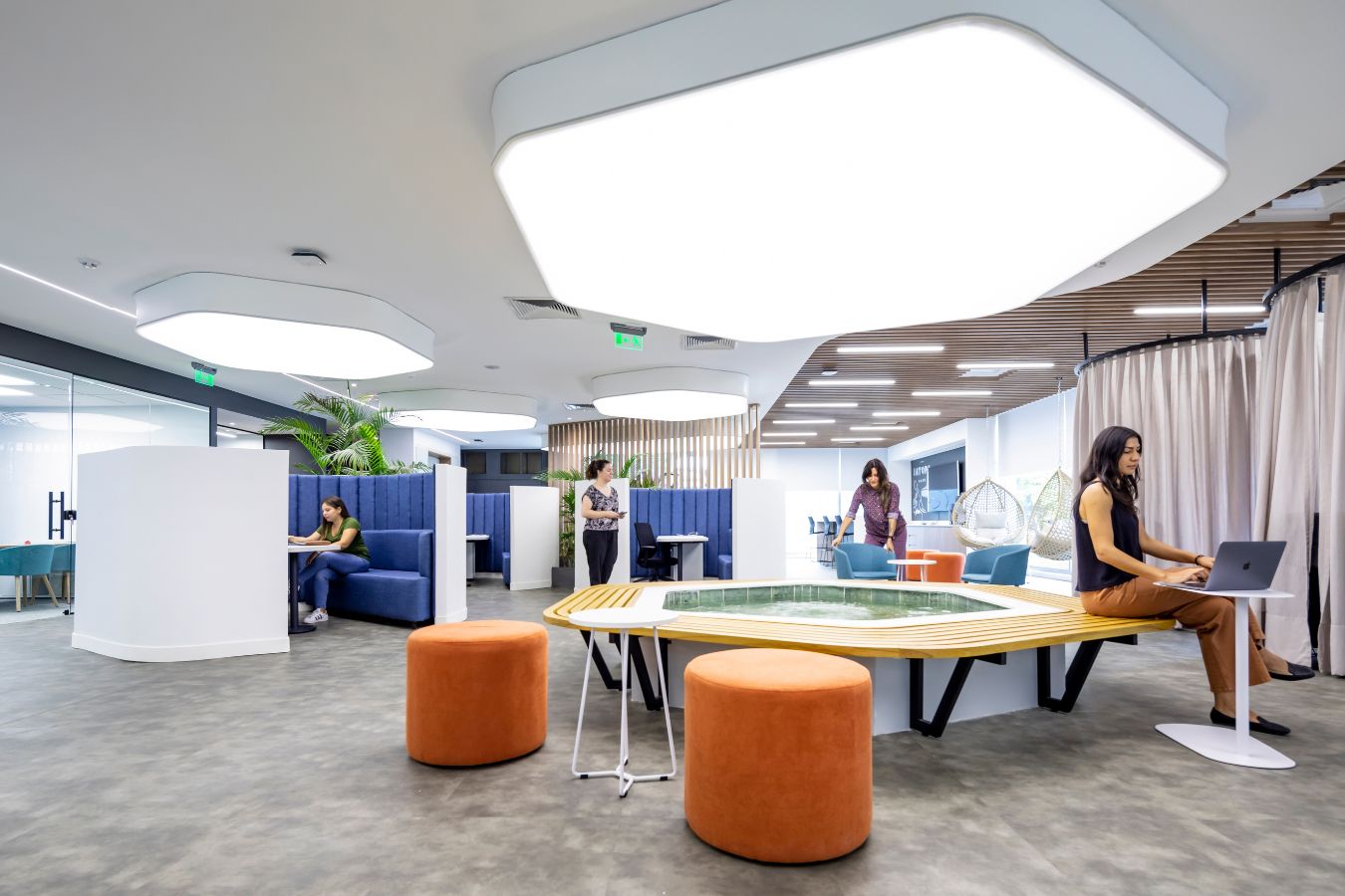 Aseguradora Yacyreta - Flexible workspace with semi-private curved acoustic pods for focus - Contract Workplaces.jpg